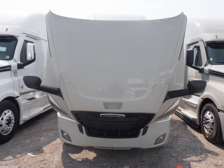 2024-freightliner-cascadia-126-image-16