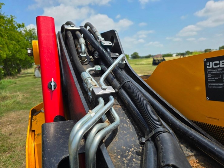2022-jcb-3ts-8t-image-24