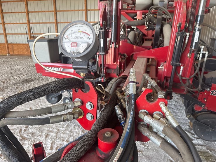 2010-case-ih-1250-image-9