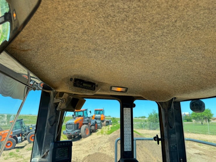 2013-deere-824k-image-62