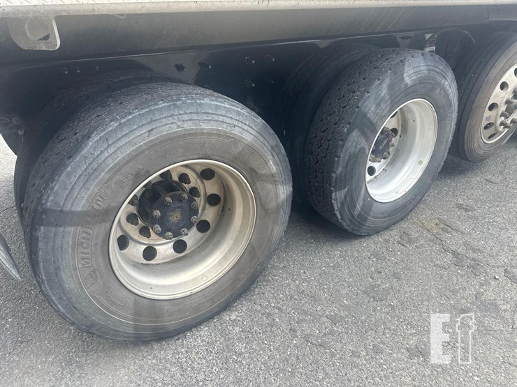 2021-mack-granite-64fr-image-18