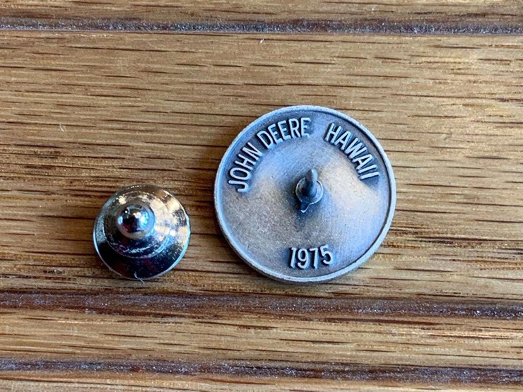 (2)-john-deere-1975-hawaii-pin-+-1980-las-vegas-charm-image-3