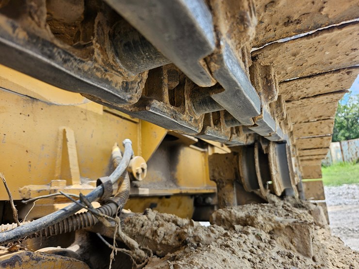 caterpillar-d4c-image-55