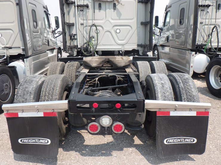 2024-freightliner-cascadia-126-image-6