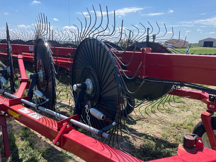 2023-h&s-14-wheel-v-rake-1-owner-image-9