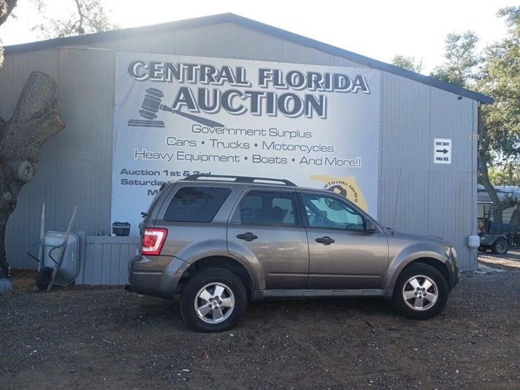 2011-ford-escape-image-1