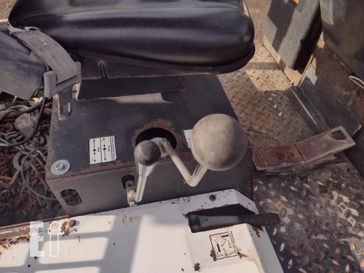 2003-bobcat-b100-image-11