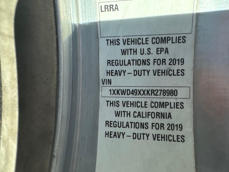 2019-kenworth-w900l-image-43
