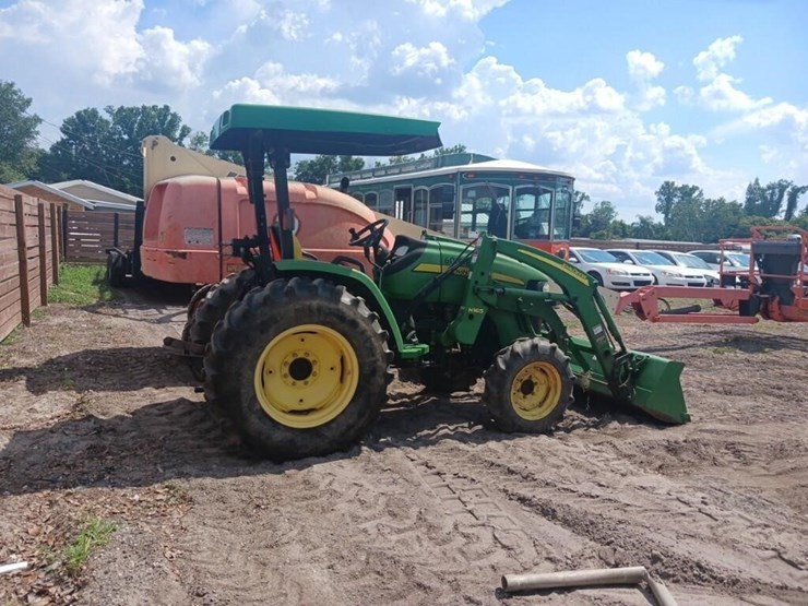 2015-john-deere-tractor-image-2