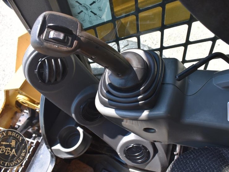 2015-caterpillar-272d2-image-37