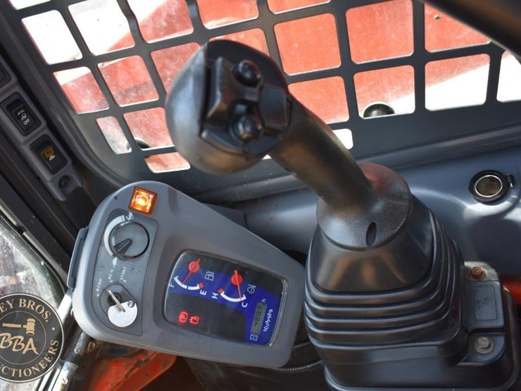 2020-kubota-ssv65-image-49
