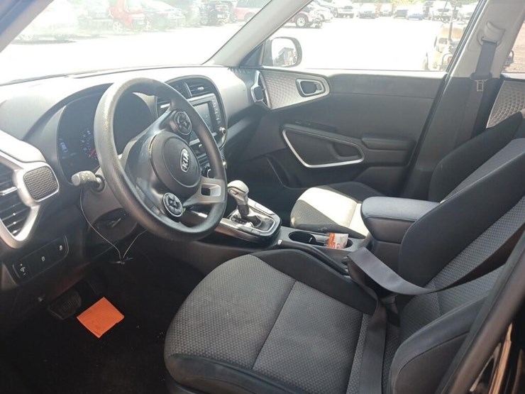 2020-kia-soul-runs/moves-lx-image-5