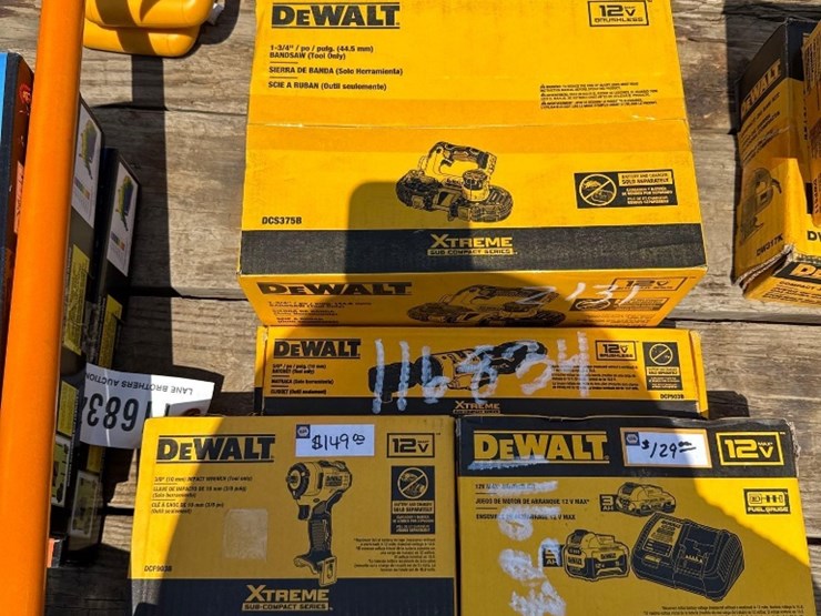 2131---dewalt-1-3/4"-band-saw-image-3