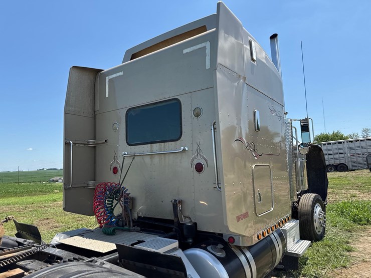 1999-peterbilt-379-image-15