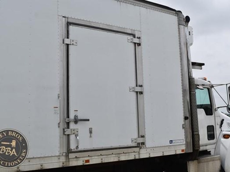 2008-kenworth-t300-image-12
