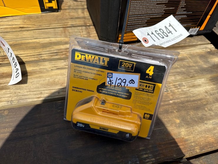 2138---dewalt-20-volt-battery-image-2