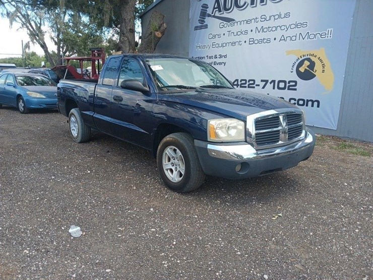 2005-dodge-dakota-image-2