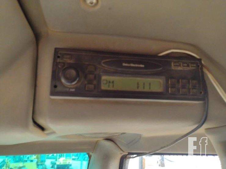 deere-300d-image-10
