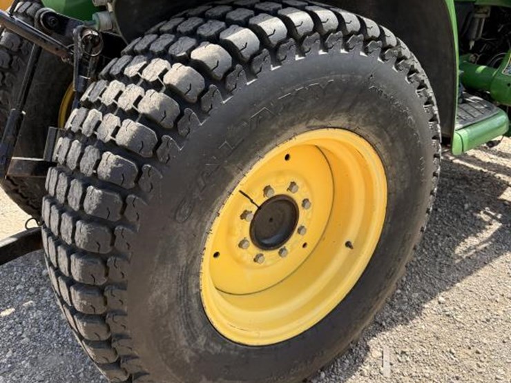 john-deere-3520-image-6