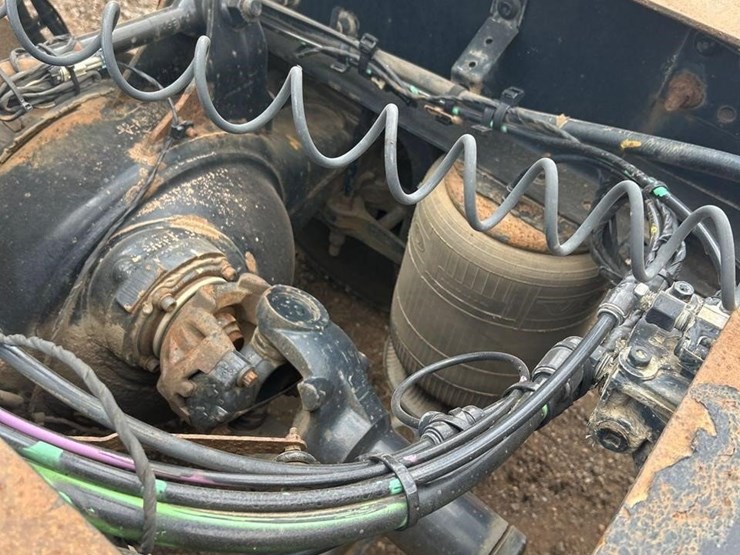 2016-volvo-vnl64t630-image-18