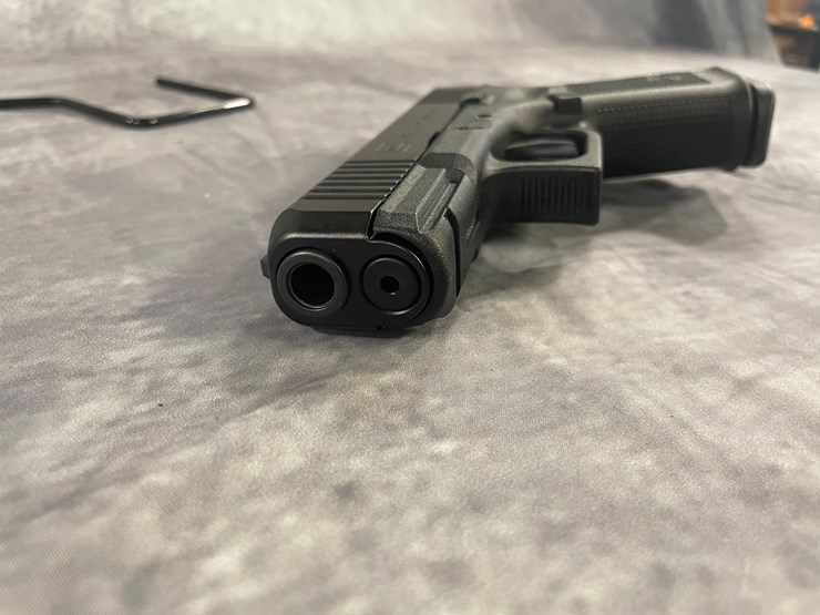 #4361-•-glock-model-19-gen-5-9mm-luger-pistol,-sn:-cesf245-image-3