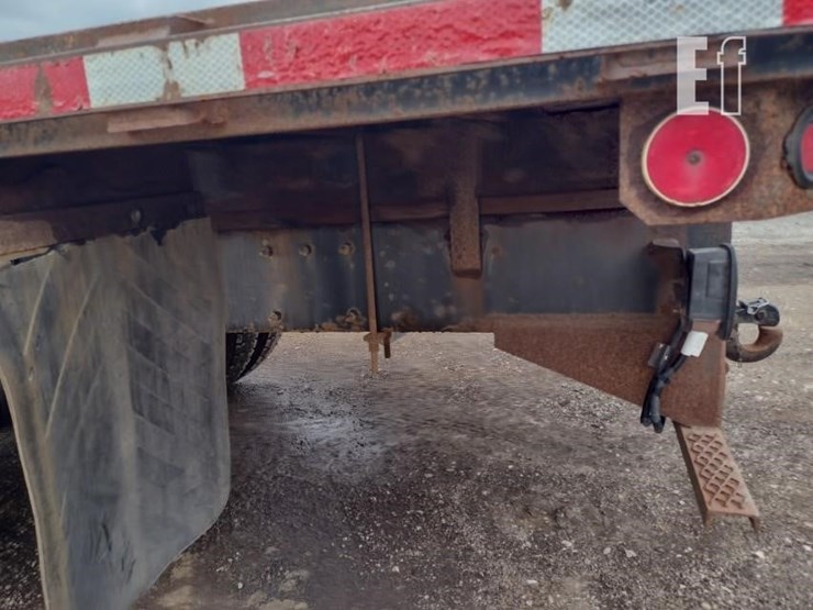2013-peterbilt-337-image-31