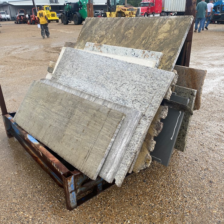 #22754 • 1 LOT OF GRANITE SLAB AND RACK