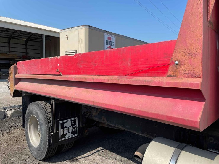 2004-kenworth-t300-single-axle-dump-truck-image-25