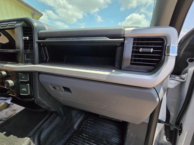 2024-ford-f350-image-26