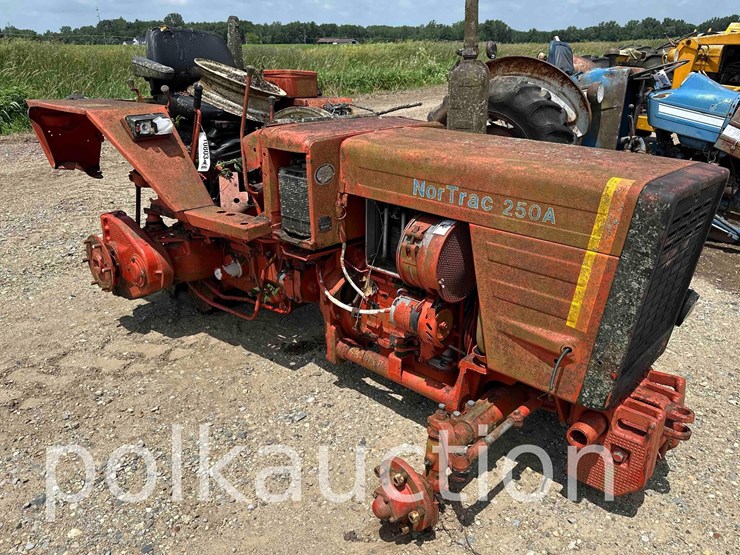 10803---belaruse-nortrac-250a-parts-tractor-(sn#-563816)-image-1