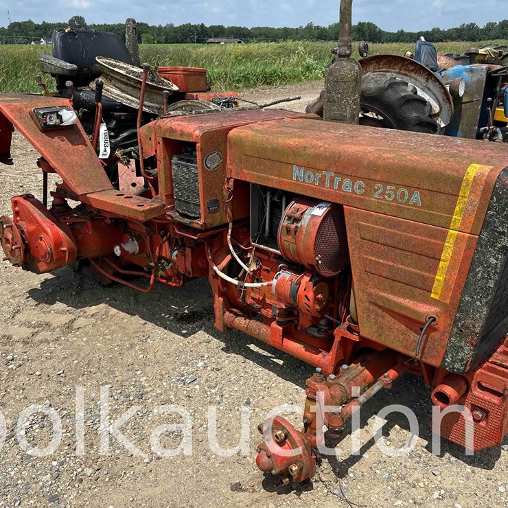 10803 - BELARUSE NORTRAC 250A PARTS TRACTOR (SN# 563816)
