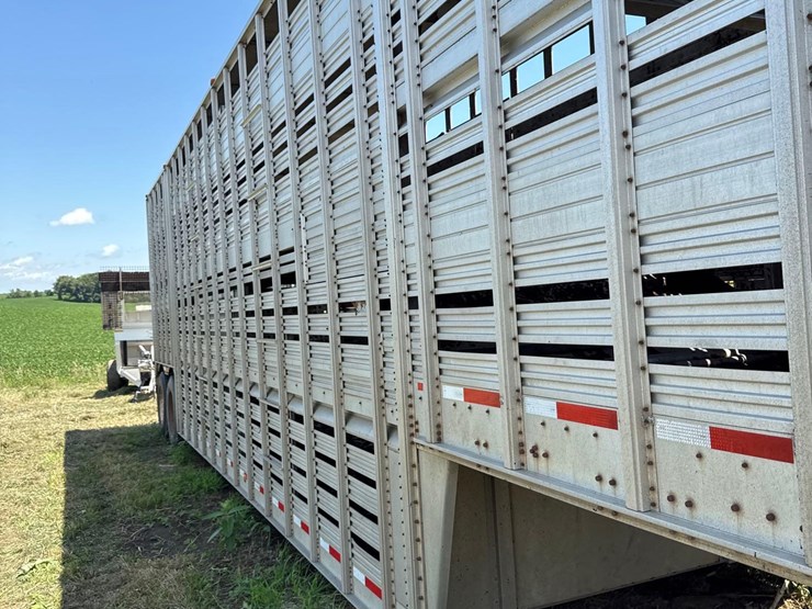 1981-wilson-livestock-trailer-image-15