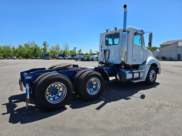 2020-freightliner-columbia-120-image-34