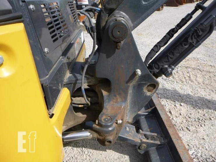 2021-deere-26g-image-23