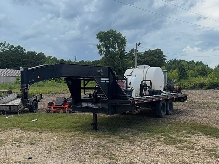 20-foot-gooseneck-with-pressure-wash-equipment-image-1