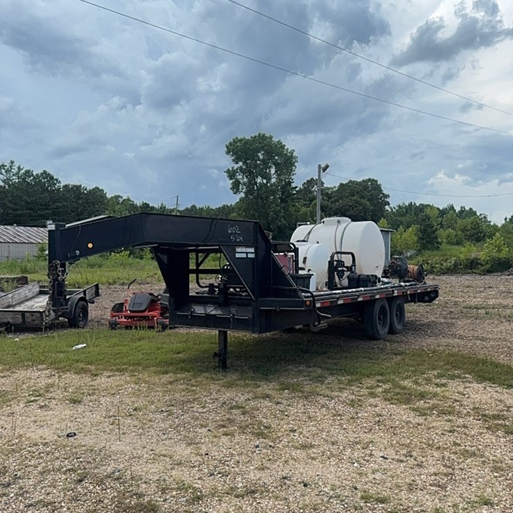 20 Foot Gooseneck With Pressure Wash Equipment