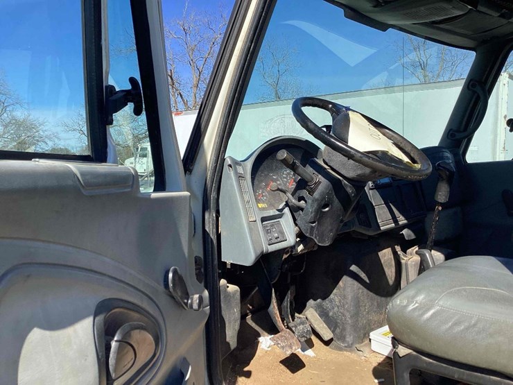 2003-international-durastar-4300-image-16