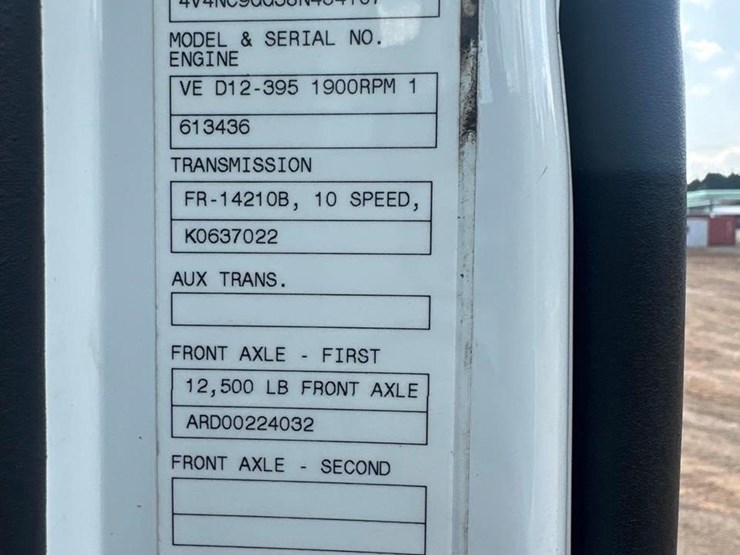 2008-volvo-vnl64t300-image-9