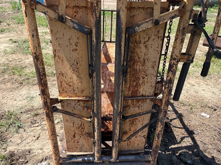 for-most-cattle-chute-image-11