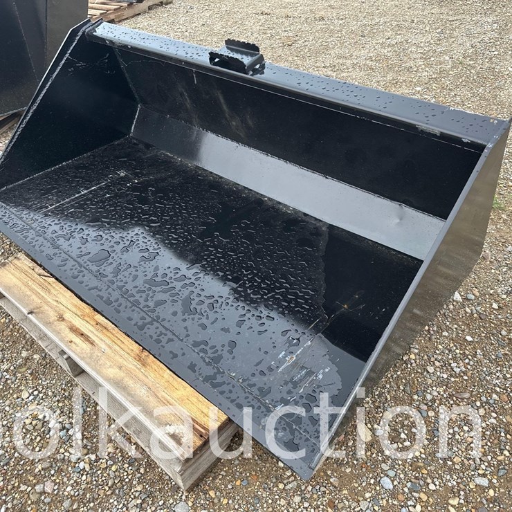 165 - 66" BUCKET w/ SINGLE BLADE