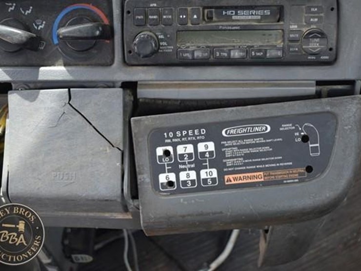 2002-freightliner-century-112-image-55