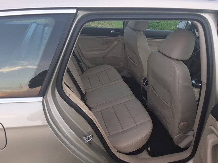 #99999-•-2013-volkswagen-jetta-passenger-car-image-5