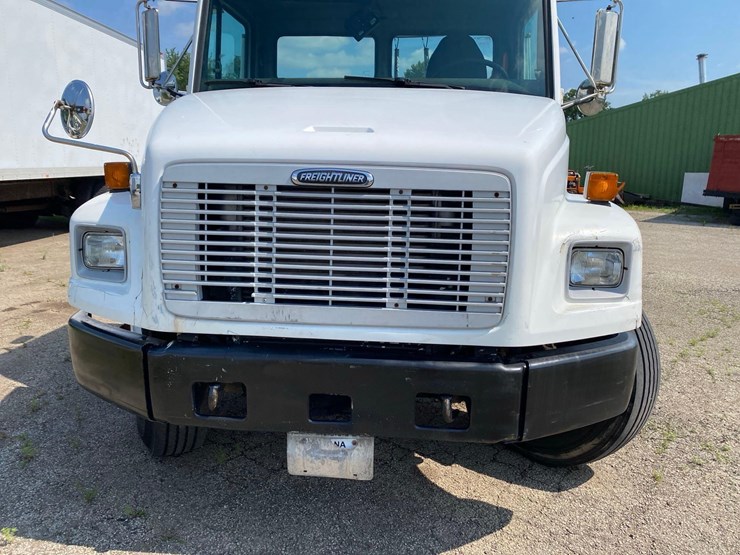 1998-freightliner-fl70-image-10