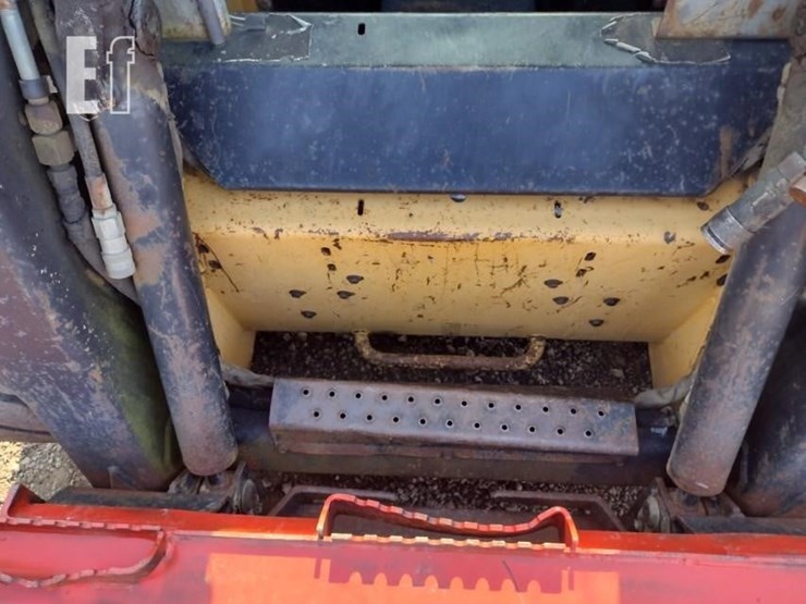 new-holland-lx885-image-15