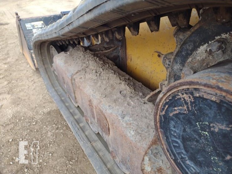 deere-323d-image-22