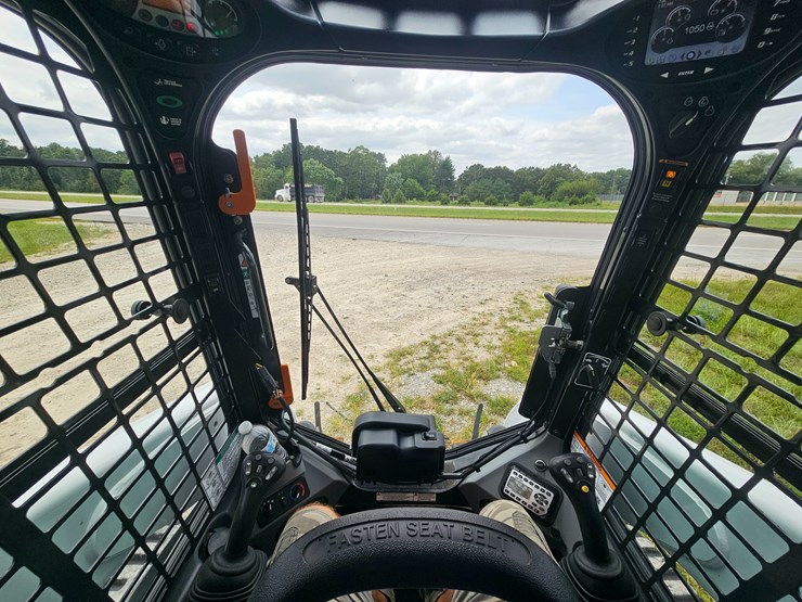 2021-bobcat-t770-image-39