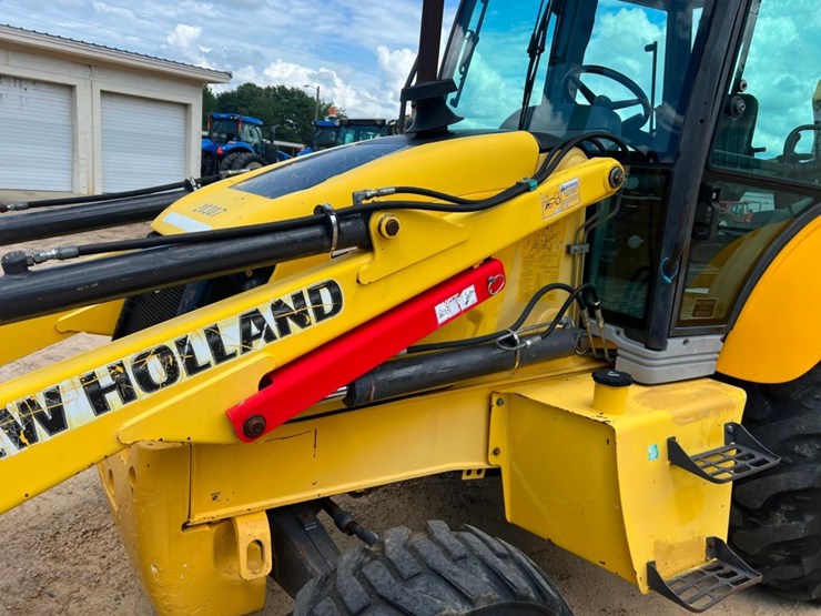 2011-new-holland-b95b-image-11
