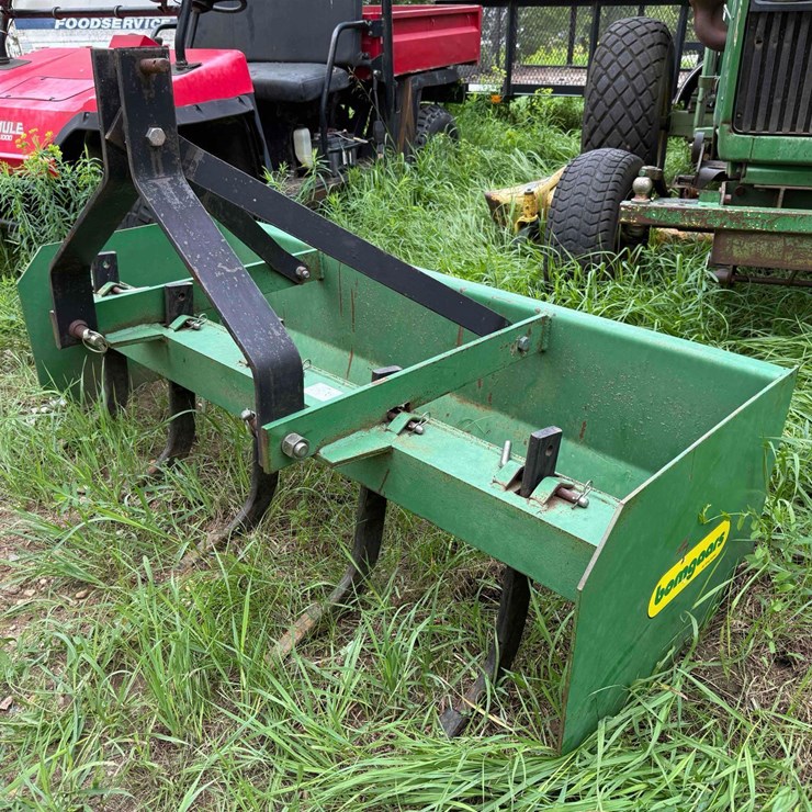 61” Bomgaars 3pt box blade