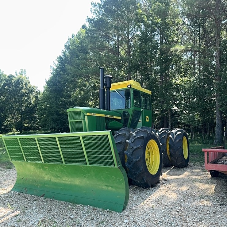 JOHN DEERE 7520