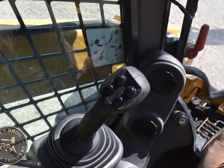 2018-caterpillar-262d-image-62